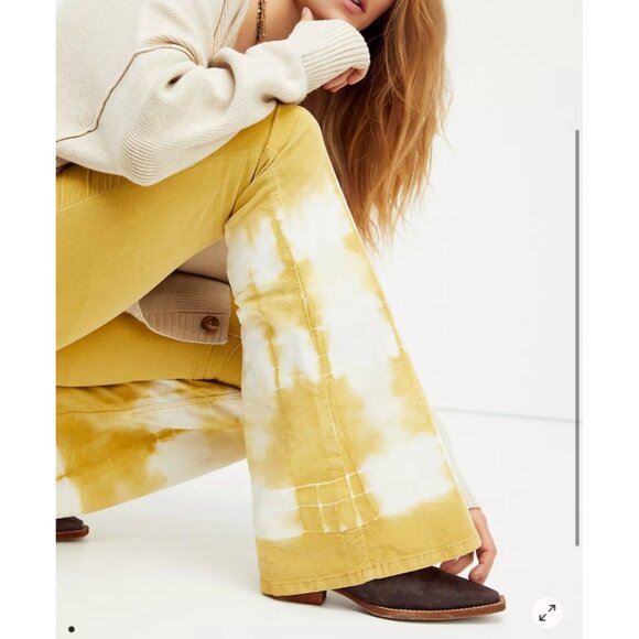 We the Free Women's Sz 27  Tie-Dye Corduroy Flare Pant - Picture 10 of 10